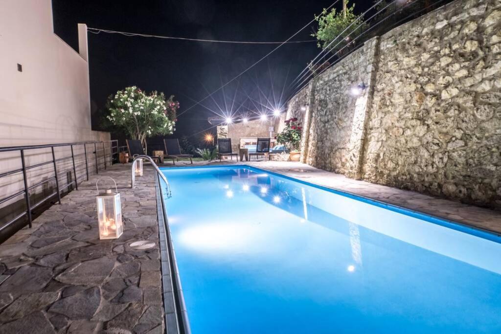 Villa Ventus, 40Sqm Private Pool & Hot Tub! Roussospítion 外观 照片