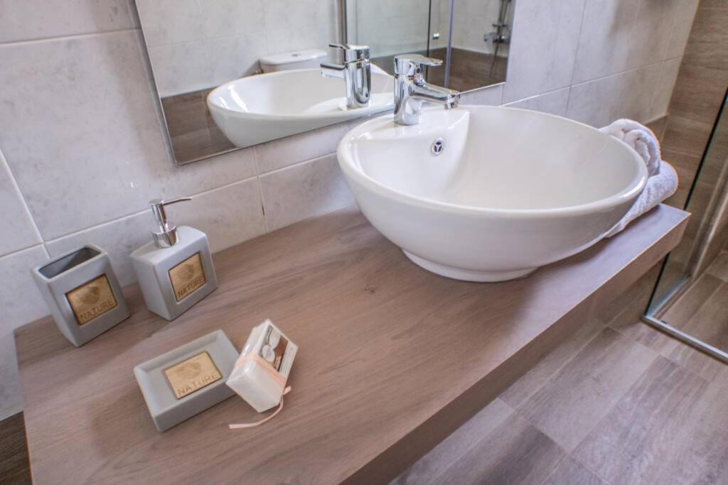 Villa Ventus, 40Sqm Private Pool & Hot Tub! Roussospítion 外观 照片